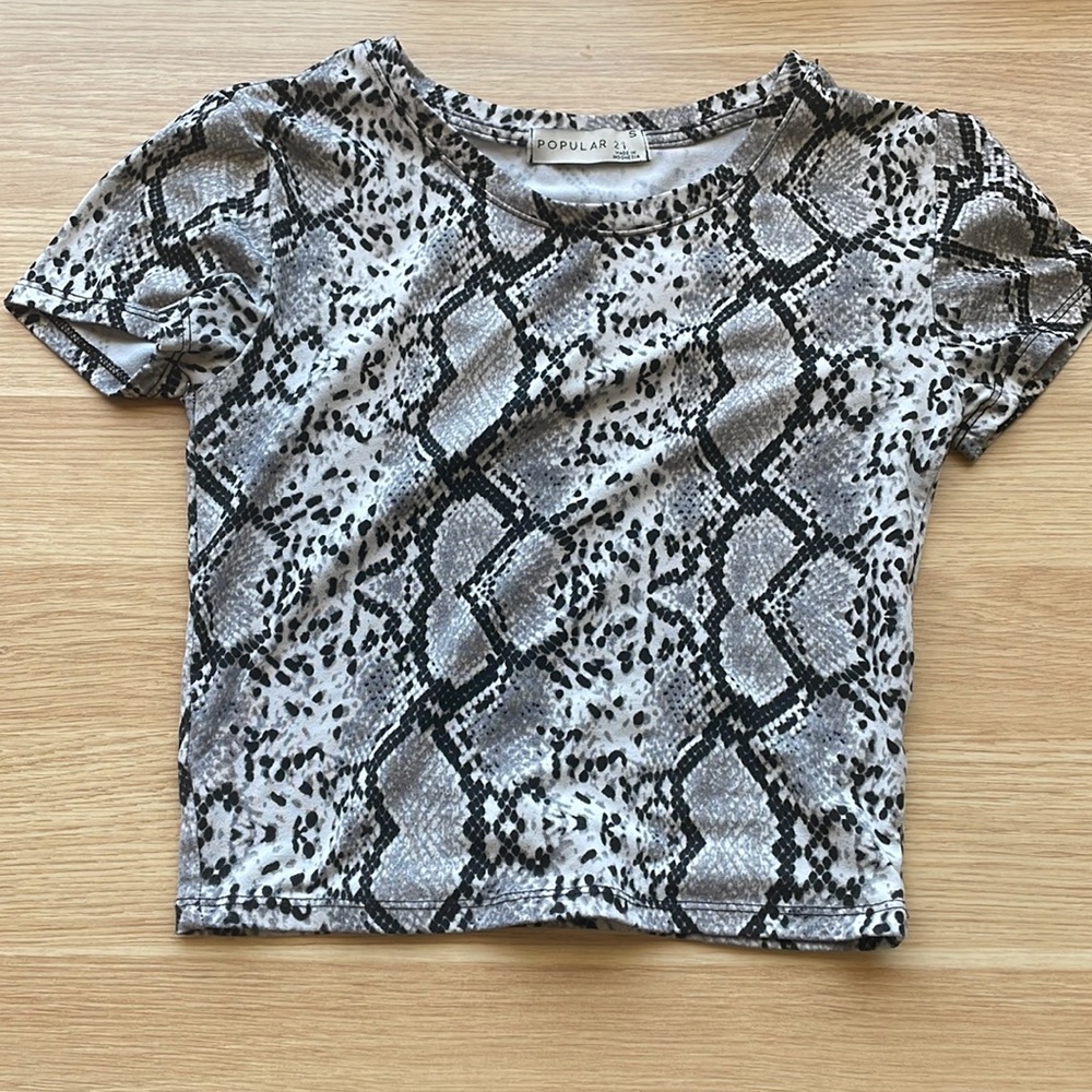 Snake print crop top fitted